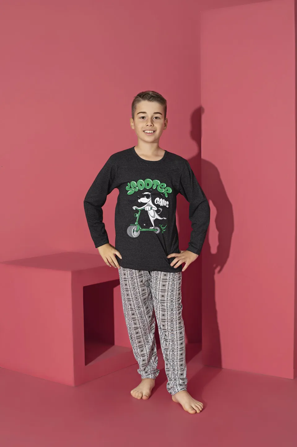 Pijama băieți cu mânecă lungă și pantaloni lungi, imprimeu Scooter, negru - 1