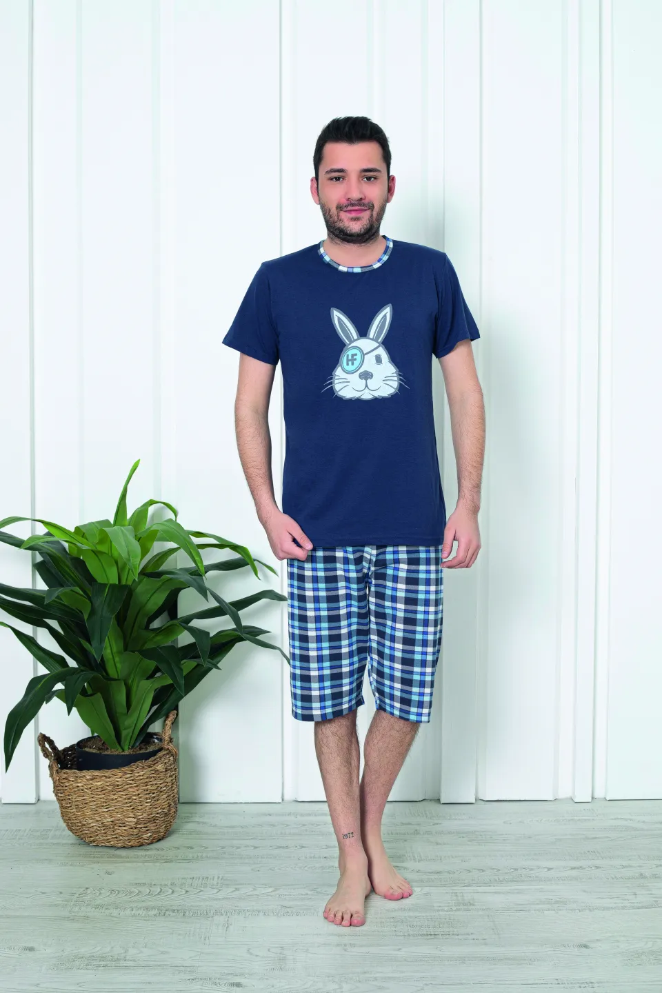 Pijama bărbat din bumbac, mânecă scurtă și pantaloni 3/4, imprimeu iepure pirat, bleumarin - 1