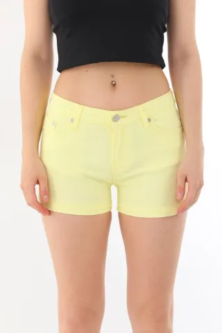 Blugi scurți damă de vară – elastici, mulați, cu buzunare la spate-galben
