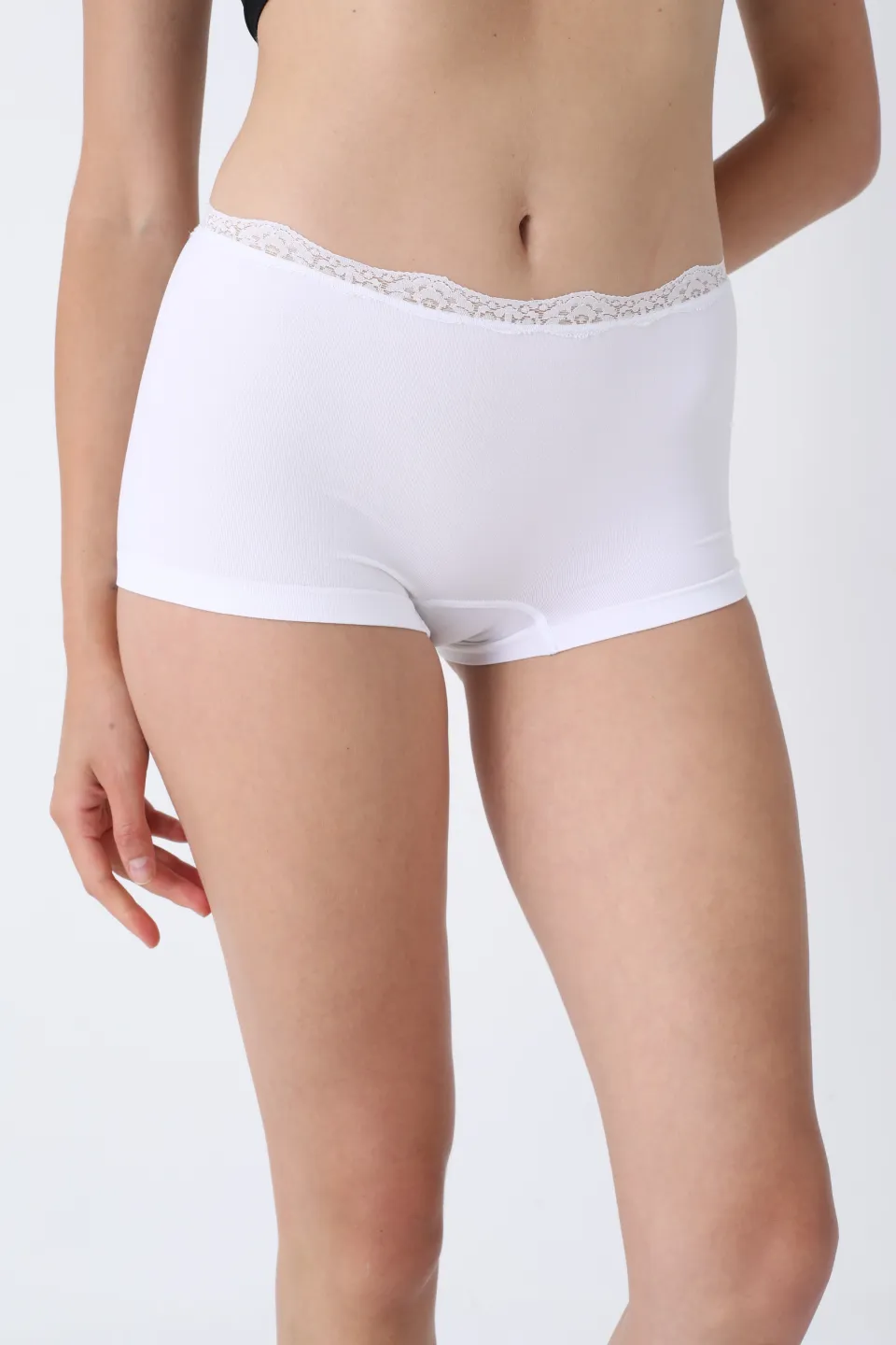 Boxeri damă albi – material subțire, tiv din dantelă - 2