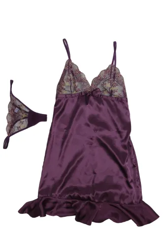 Cămașă de noapte satinată mov cu dantelă și volan