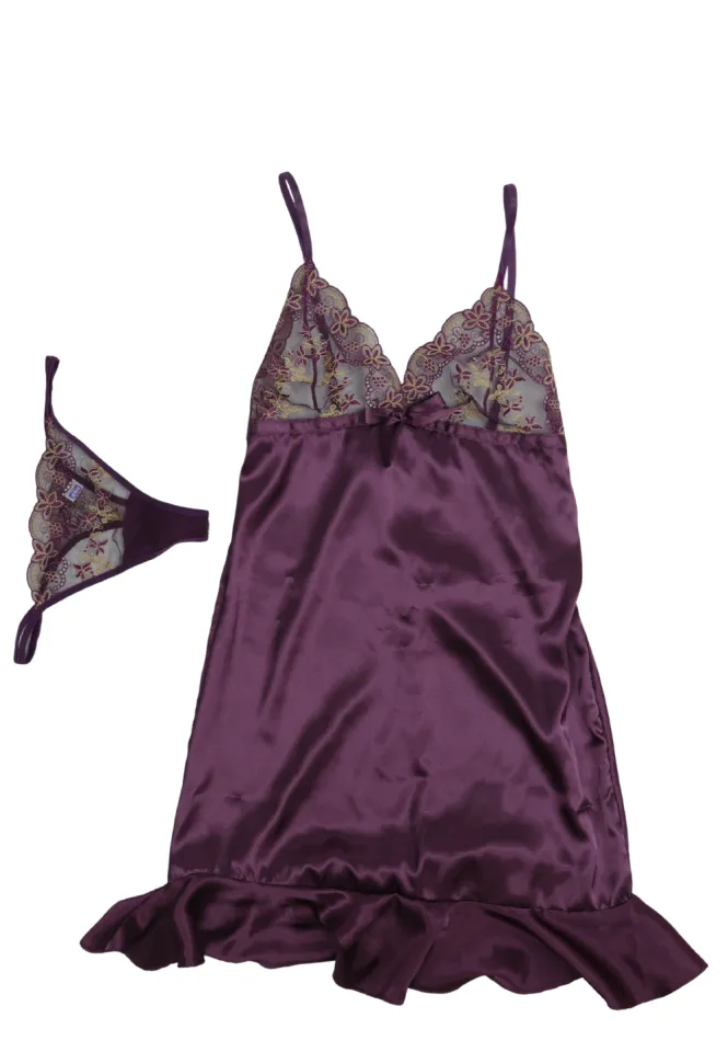 Cămașă de noapte satinată mov cu dantelă și volan