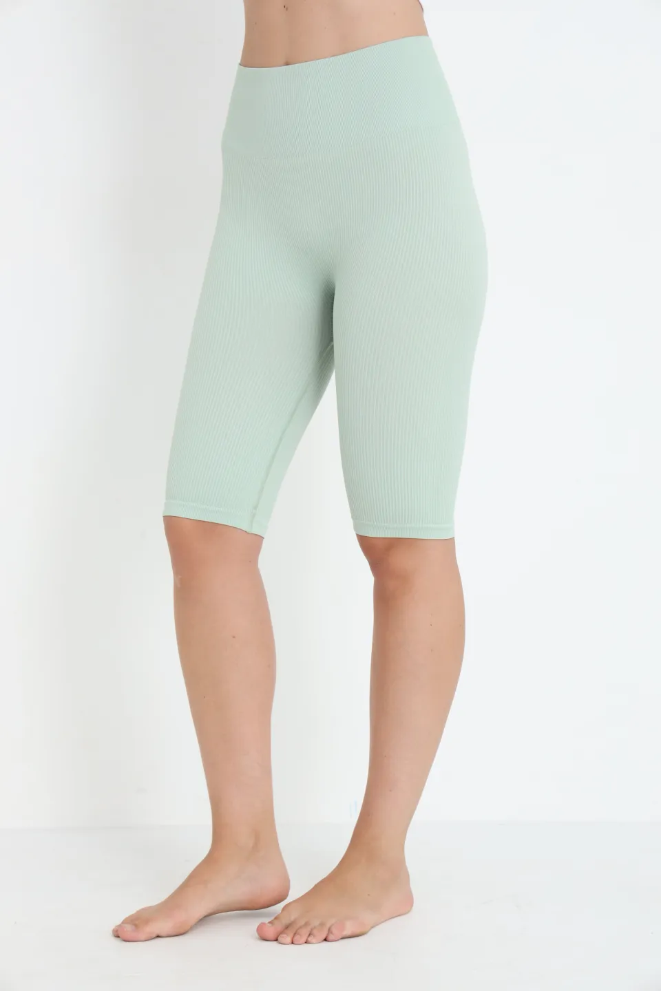 Colanți scurți raiati verde deschis cu talie înaltă - 1