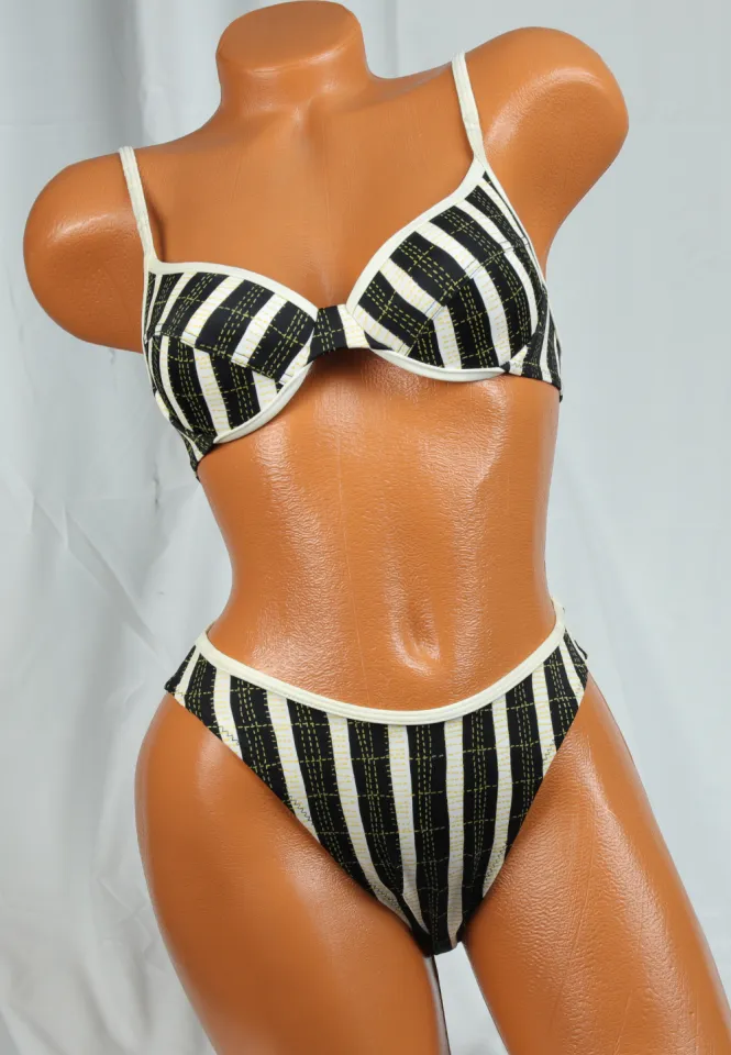 Costum de baie damă 3 piese – sutien cu burete și balene, slip clasic și fustă scurtă cu imprimeu dungi alb-negru