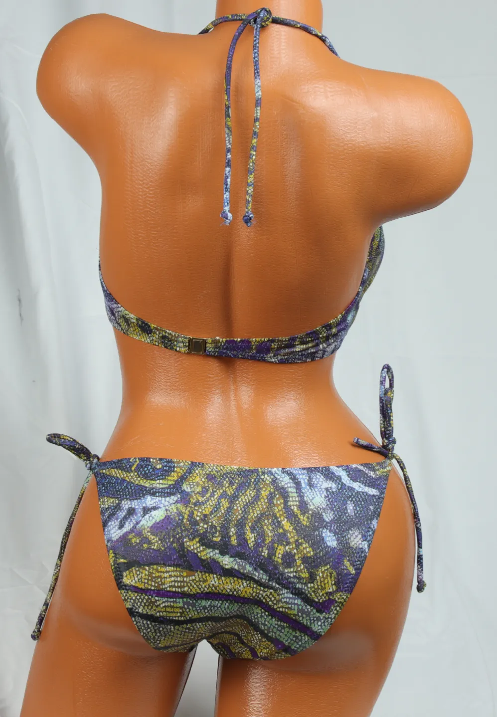 Costum de baie damă cu imprimeu colorat – sutien cu ornament metalic și slip cu șnur - 2