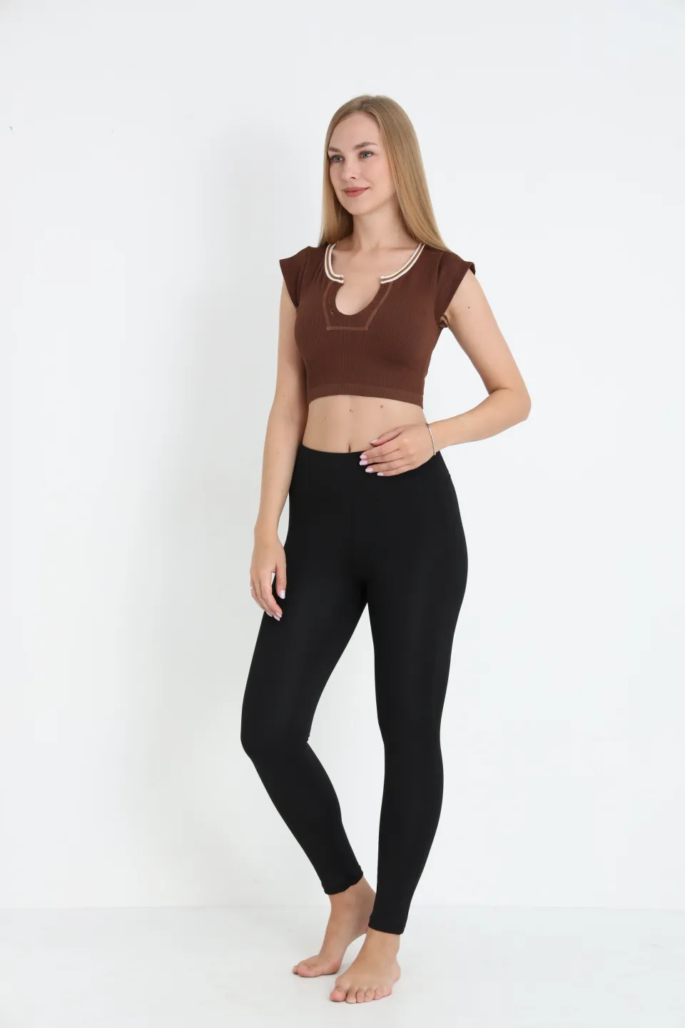 Crop tricou damă cu mânecă scurtă – maro - 3