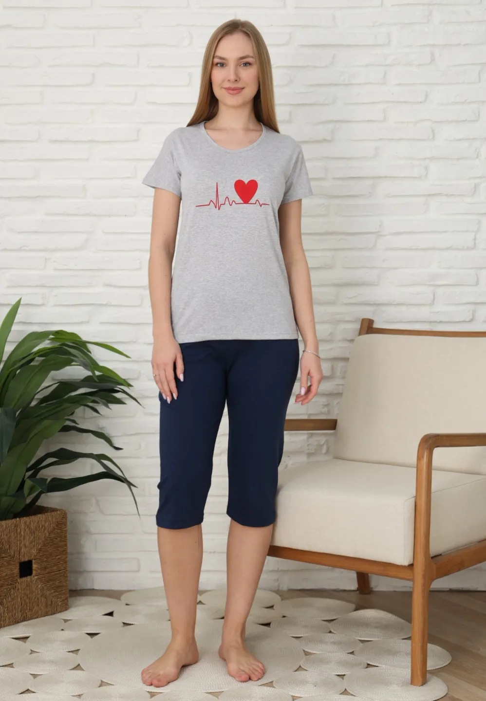 Pijama familie-damă, bumbac, mânecă scurtă și pantaloni 3/4, culoare gri, imprimeu puls - 1