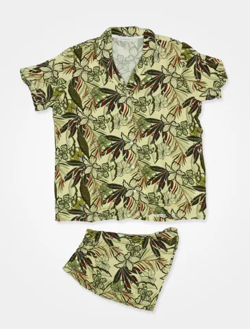 Pijama damă cu bluză cu nasturi, mânecă scurtă și pantaloni scurți, imprimeu floral, verde