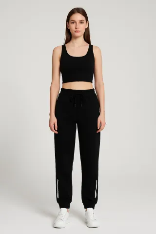 Pantaloni de trening damă negri cu dungi gri la glezne și buzunare cu fermoar