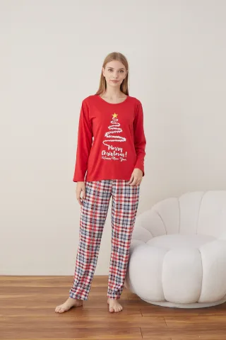 Pijama de Crăciun pentru damă, bluză roșie cu imprimeu brad și pantaloni în carouri hover