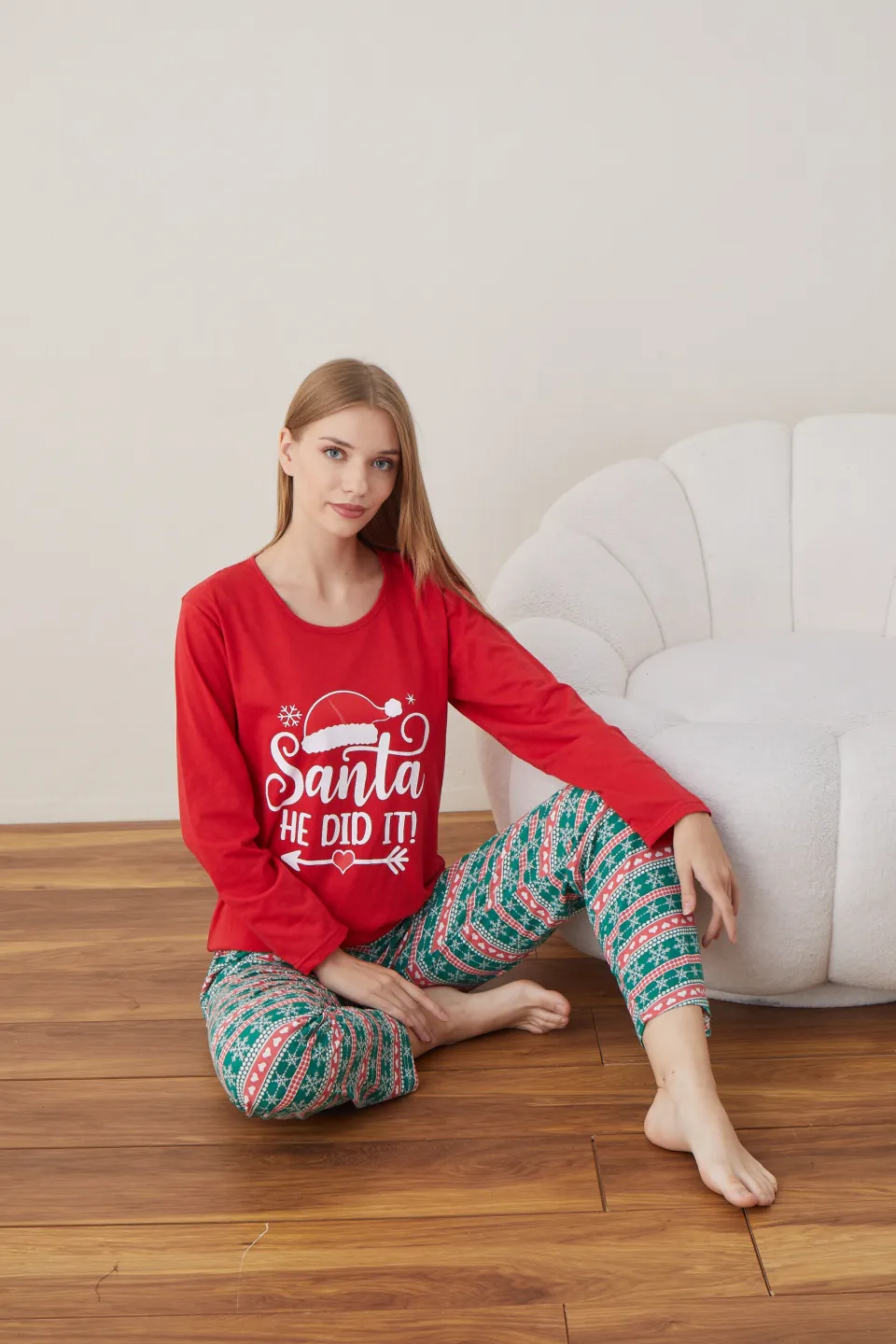 Pijama de Crăciun pentru damă, bluză roșie și pantaloni verzi cu roșu, imprimeu „Santa He Did It” - 6