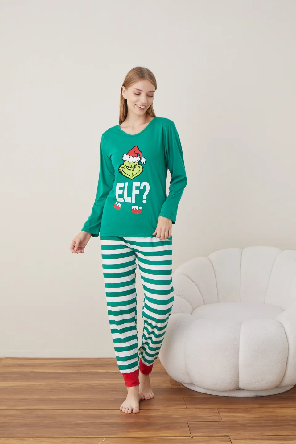 Pijama de Crăciun pentru damă, bluză verde și pantaloni dungi alb-verde, imprimeu „Grinch” - 1