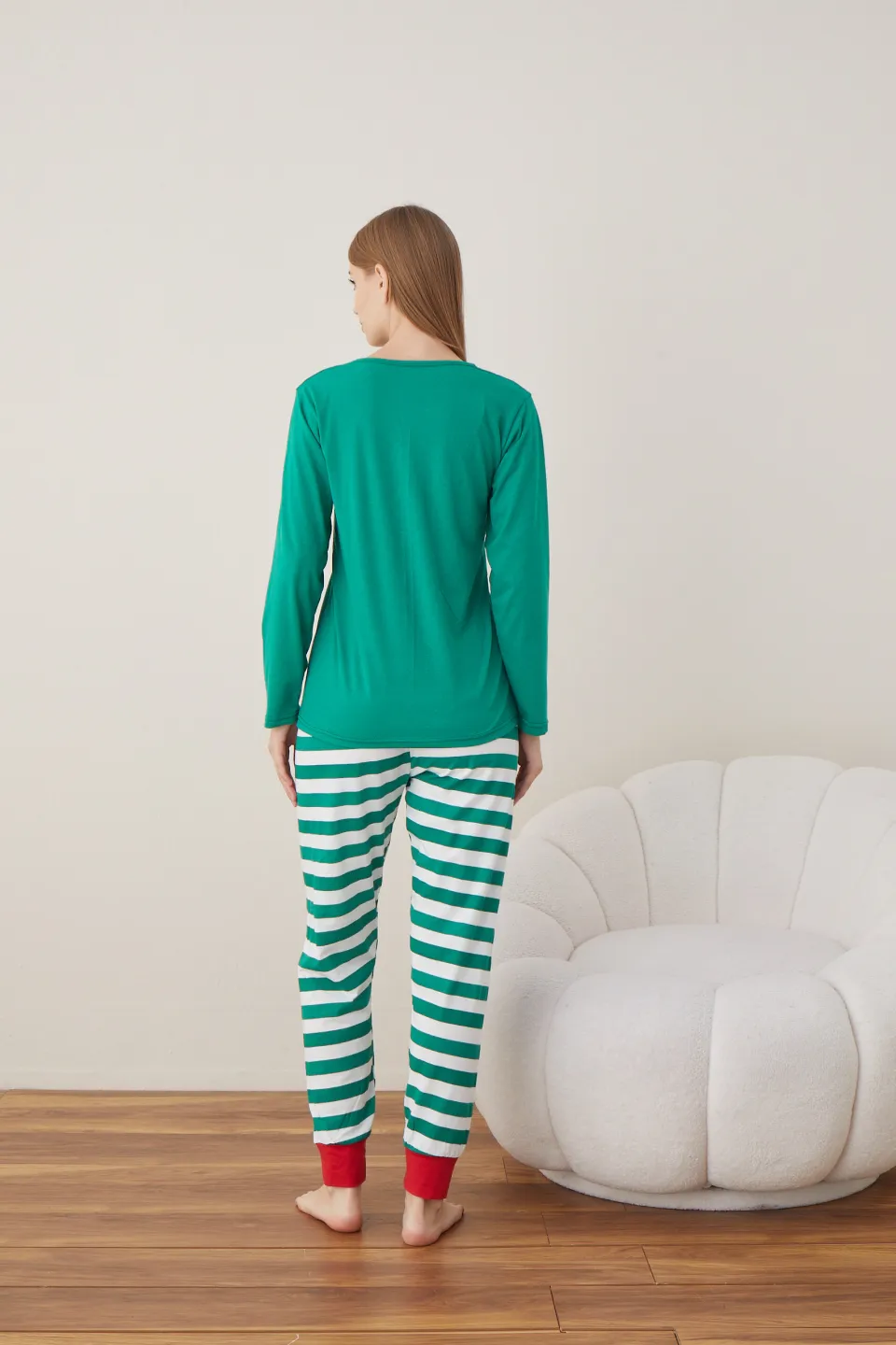 Pijama de Crăciun pentru damă, bluză verde și pantaloni dungi alb-verde, imprimeu „Grinch” - 4