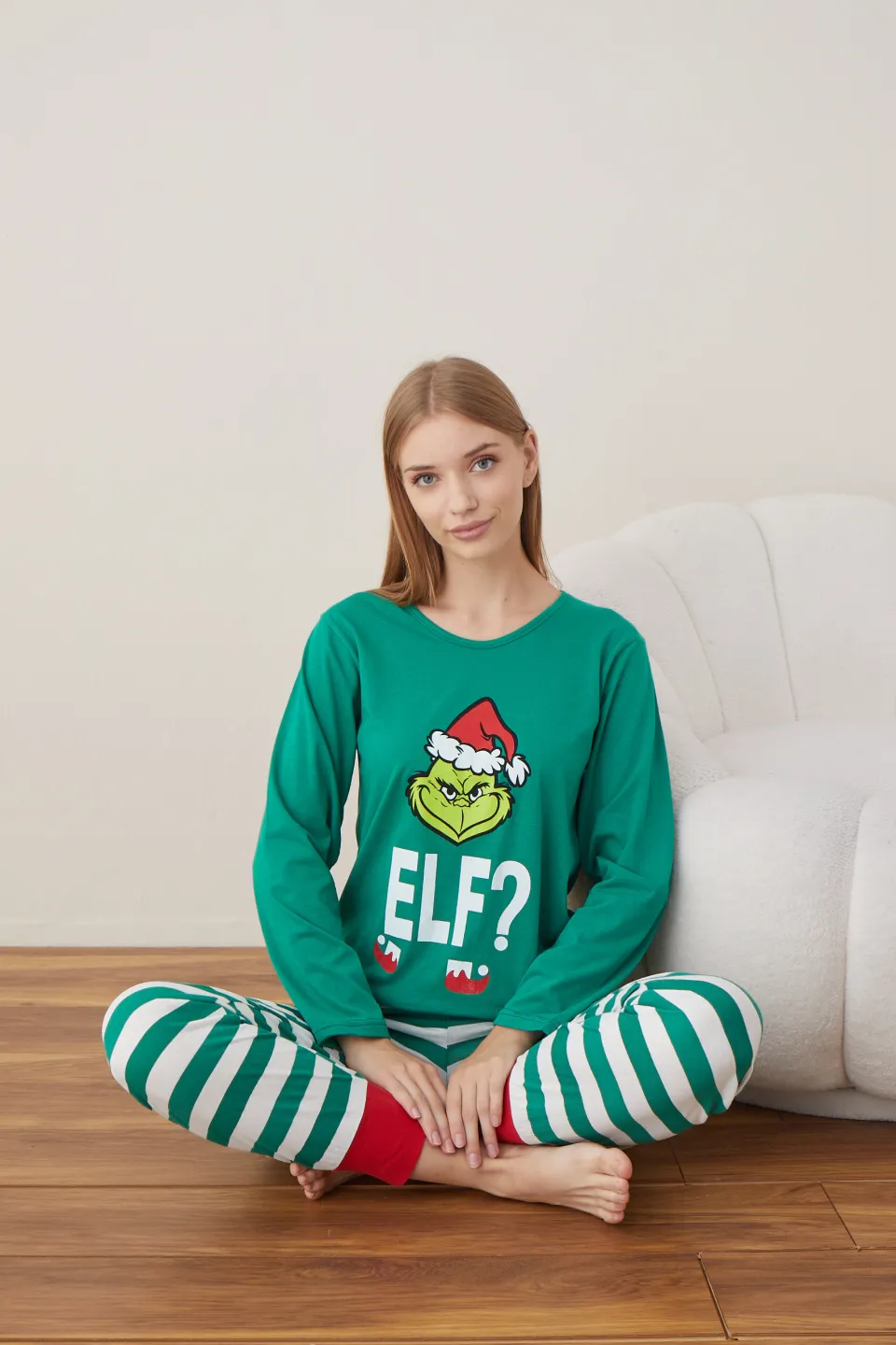 Pijama de Crăciun pentru damă, bluză verde și pantaloni dungi alb-verde, imprimeu „Grinch” - 7