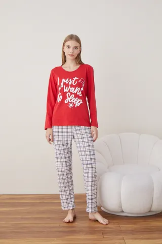 Pijama de Crăciun pentru damă, bluză roșie și pantaloni albi cu carouri, imprimeu „I Just Want Sleep” hover