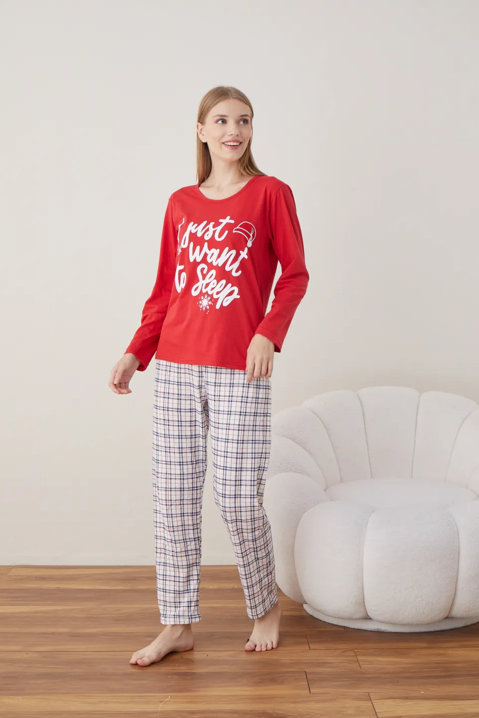 Pijama de Crăciun pentru damă, bluză roșie și pantaloni albi cu carouri, imprimeu „I Just Want Sleep” - 3