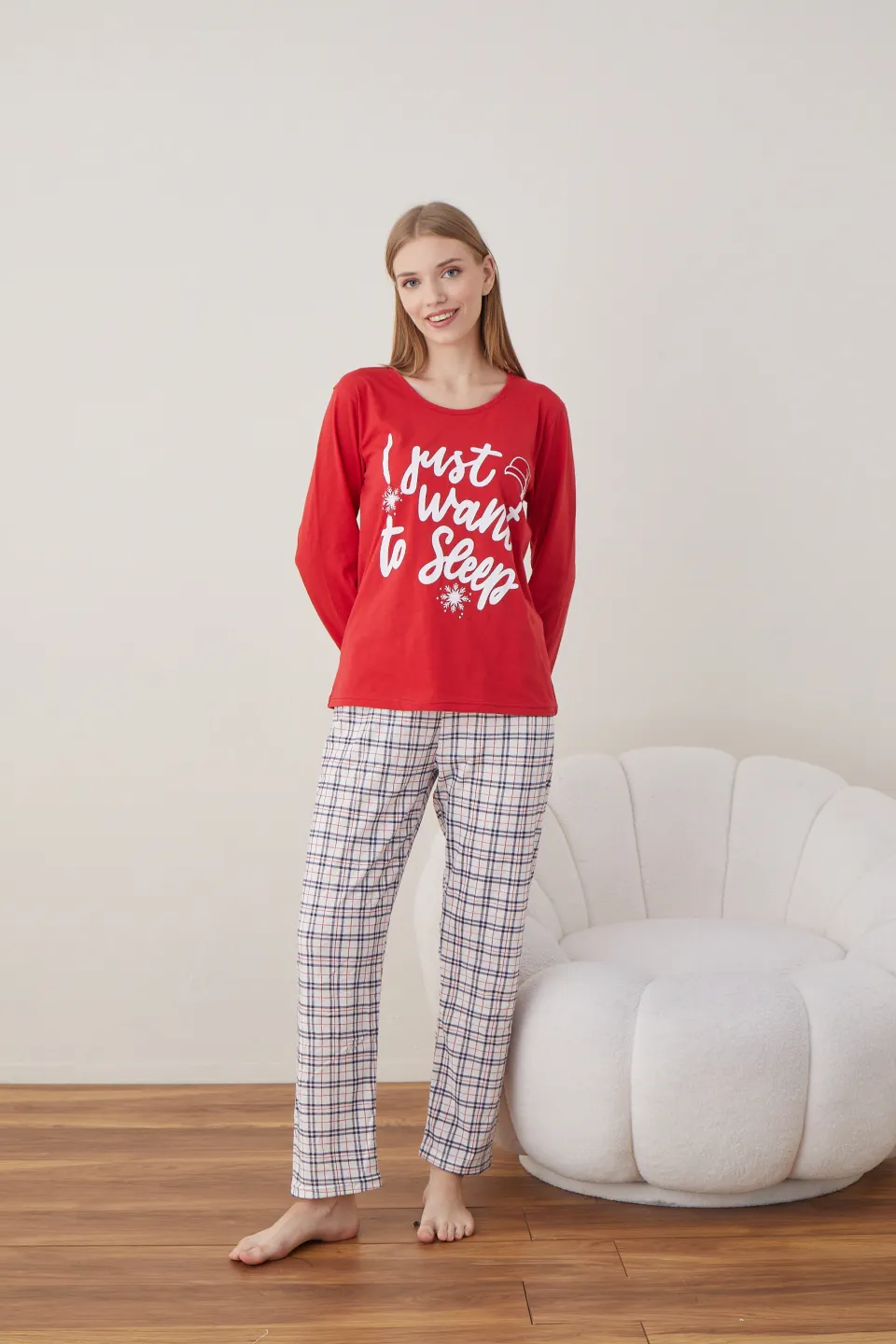 Pijama de Crăciun pentru damă, bluză roșie și pantaloni albi cu carouri, imprimeu „I Just Want Sleep” - 4