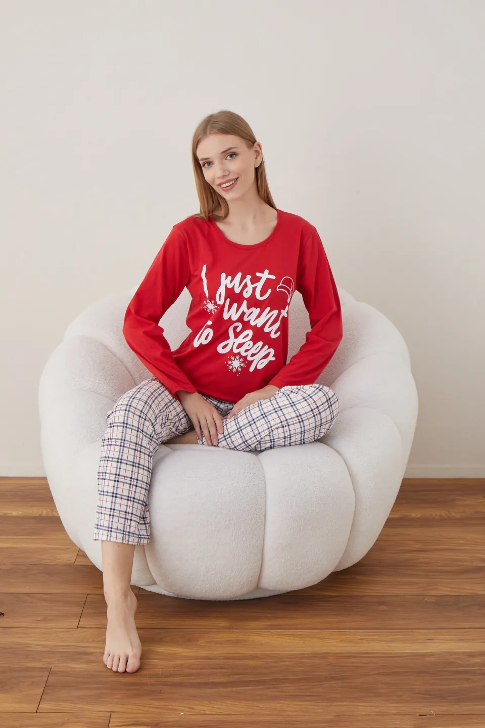 Pijama de Crăciun pentru damă, bluză roșie și pantaloni albi cu carouri, imprimeu „I Just Want Sleep” - 7