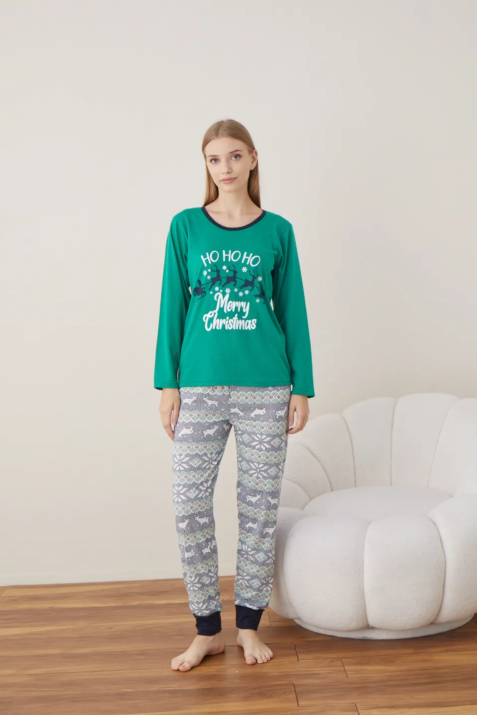 Pijama de Crăciun pentru damă, bluză verde și pantaloni colorați, imprimeu „Ho Ho Ho” - 2