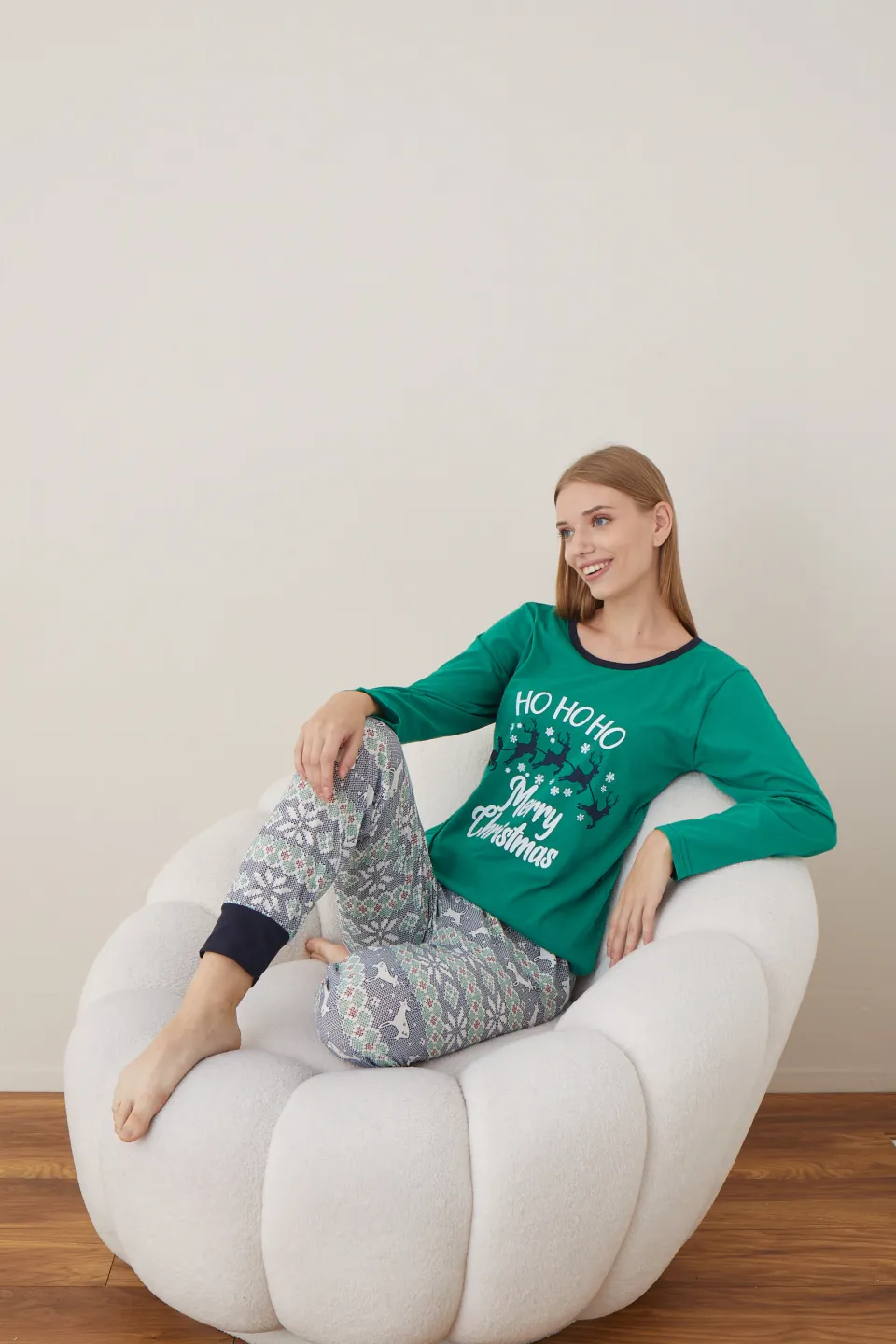 Pijama de Crăciun pentru damă, bluză verde și pantaloni colorați, imprimeu „Ho Ho Ho” - 5