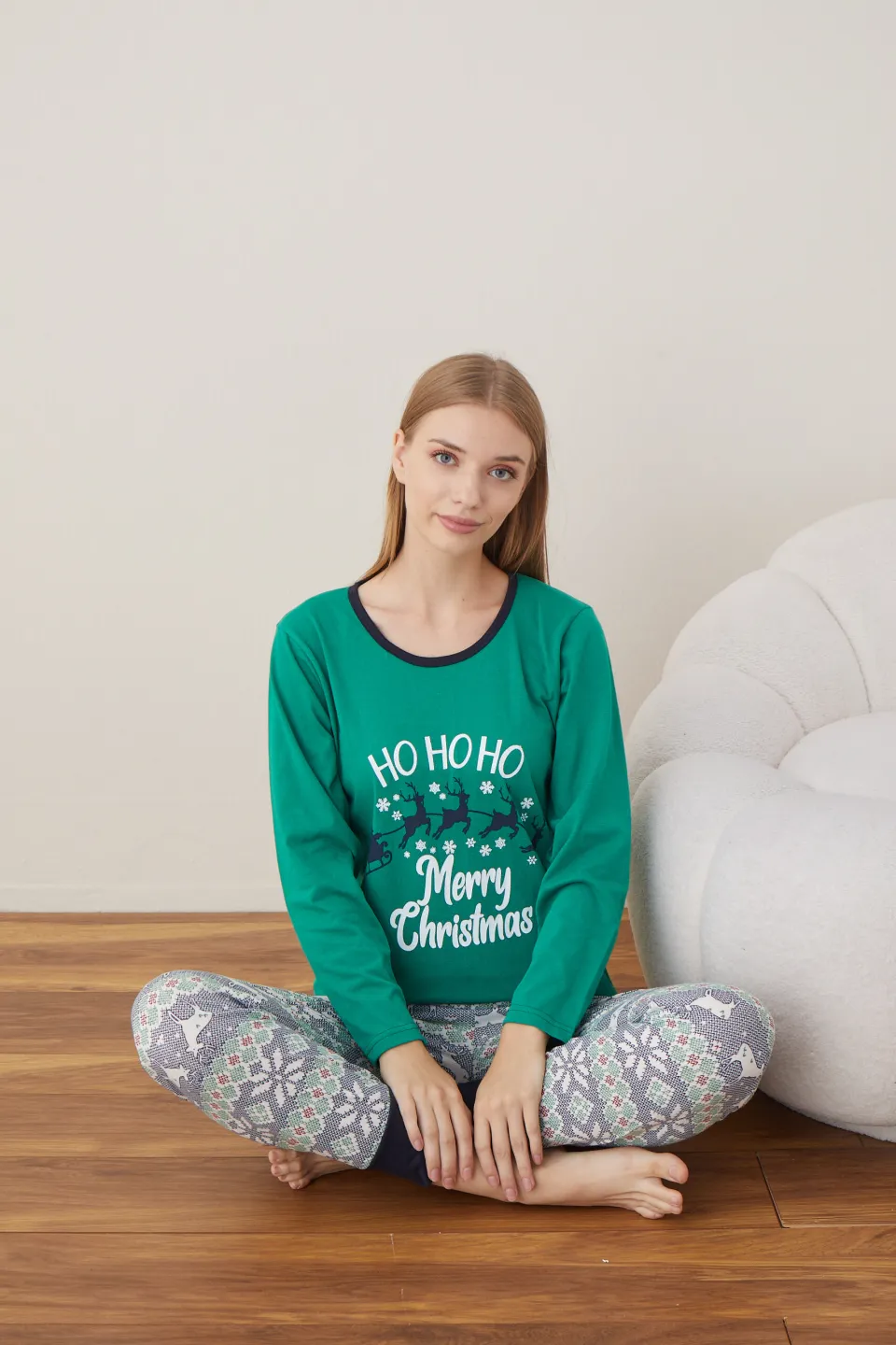 Pijama de Crăciun pentru damă, bluză verde și pantaloni colorați, imprimeu „Ho Ho Ho” - 6