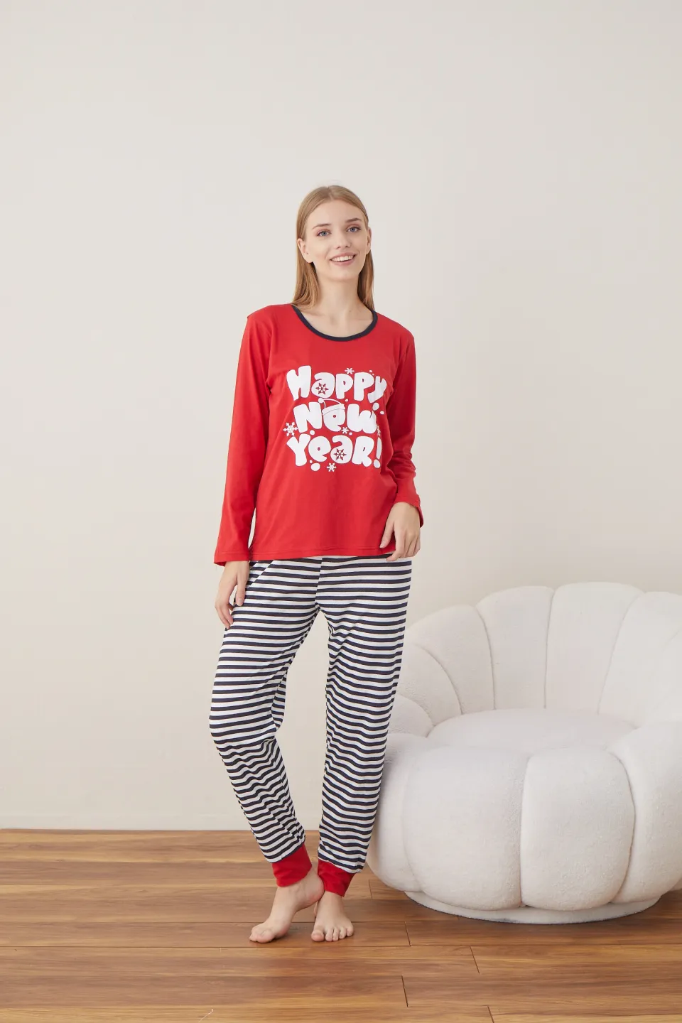 Pijama de Crăciun pentru damă, bluză roșie și pantaloni cu dungi alb-negru, imprimeu „Happy New Year” - 1