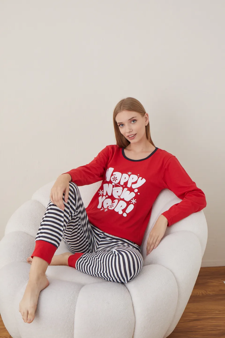Pijama de Crăciun pentru damă, bluză roșie și pantaloni cu dungi alb-negru, imprimeu „Happy New Year” - 4