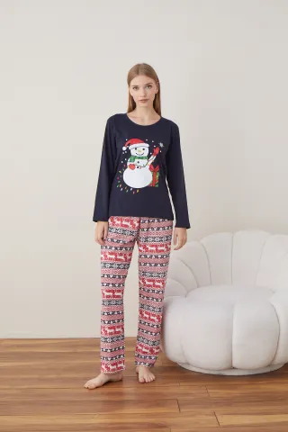 Pijama de Crăciun pentru damă, bluză bleumarin și pantaloni roșii, imprimeu „Om de Zăpadă” hover