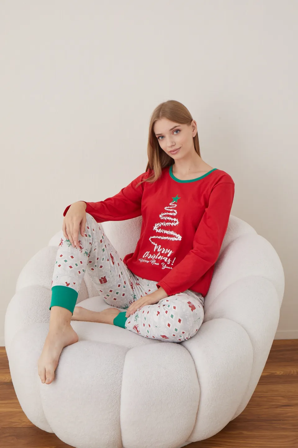 Pijama de Crăciun pentru damă, bluză roșie și pantaloni gri, imprimeu brad „Merry Christmas” - 5