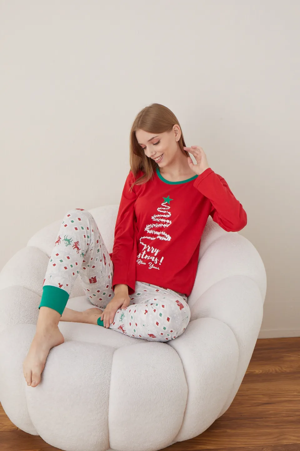 Pijama de Crăciun pentru damă, bluză roșie și pantaloni gri, imprimeu brad „Merry Christmas” - 6