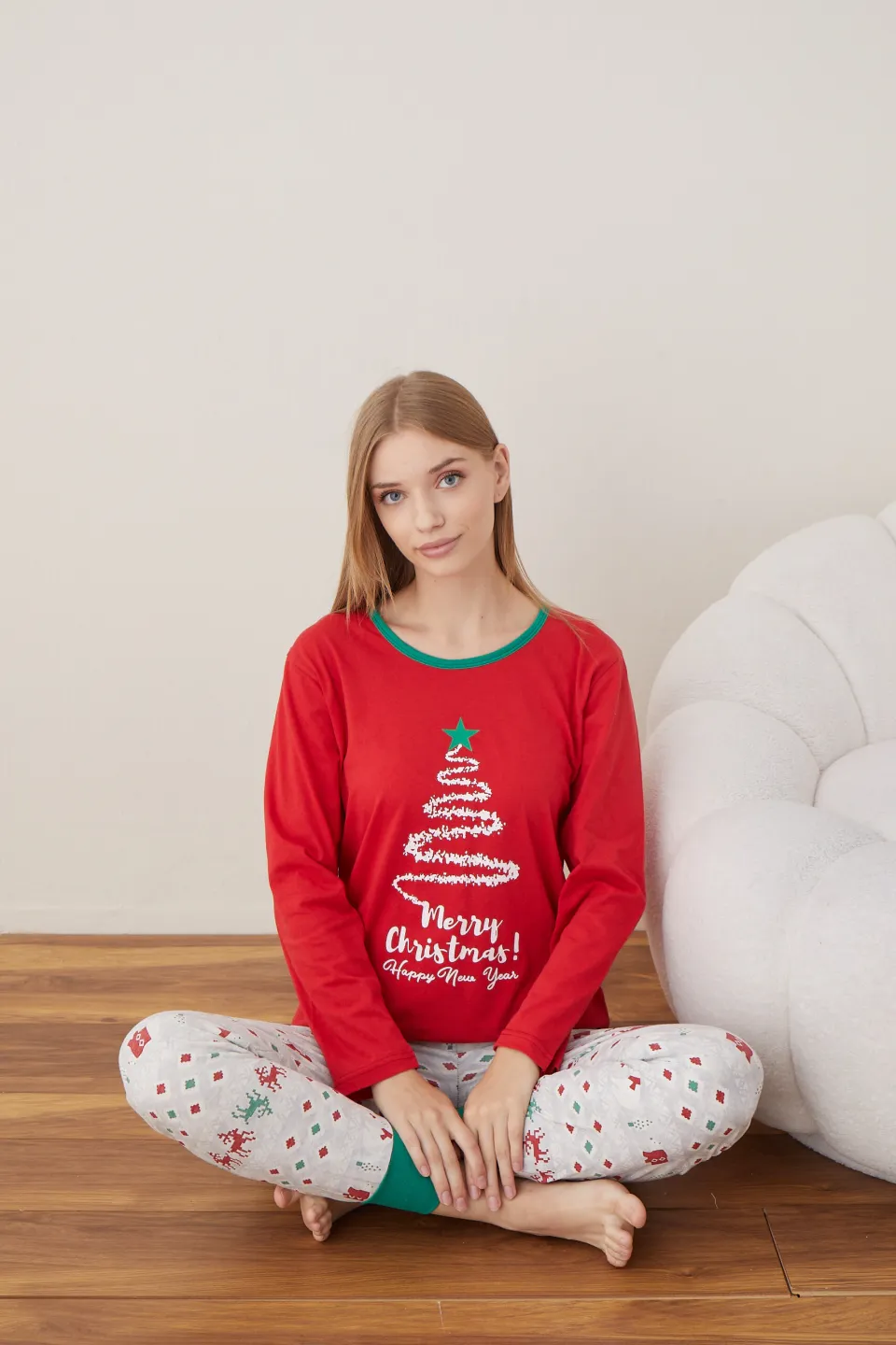 Pijama de Crăciun pentru damă, bluză roșie și pantaloni gri, imprimeu brad „Merry Christmas” - 7