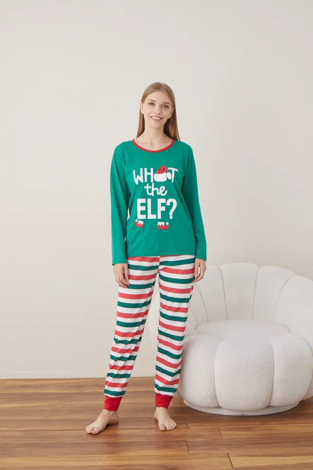 Pijama de Crăciun pentru damă, bluză verde și pantaloni cu dungi verde-roșu-alb, imprimeu „What the Elf”
