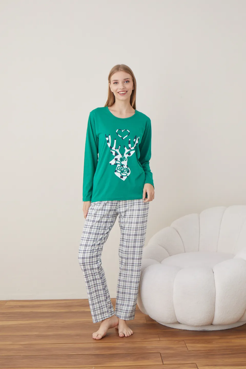 Pijama de Crăciun pentru damă, bluză verde și pantaloni albi în carouri, imprimeu „Oh Deer” - 2