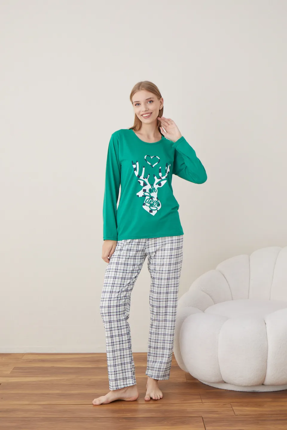 Pijama de Crăciun pentru damă, bluză verde și pantaloni albi în carouri, imprimeu „Oh Deer” - 3