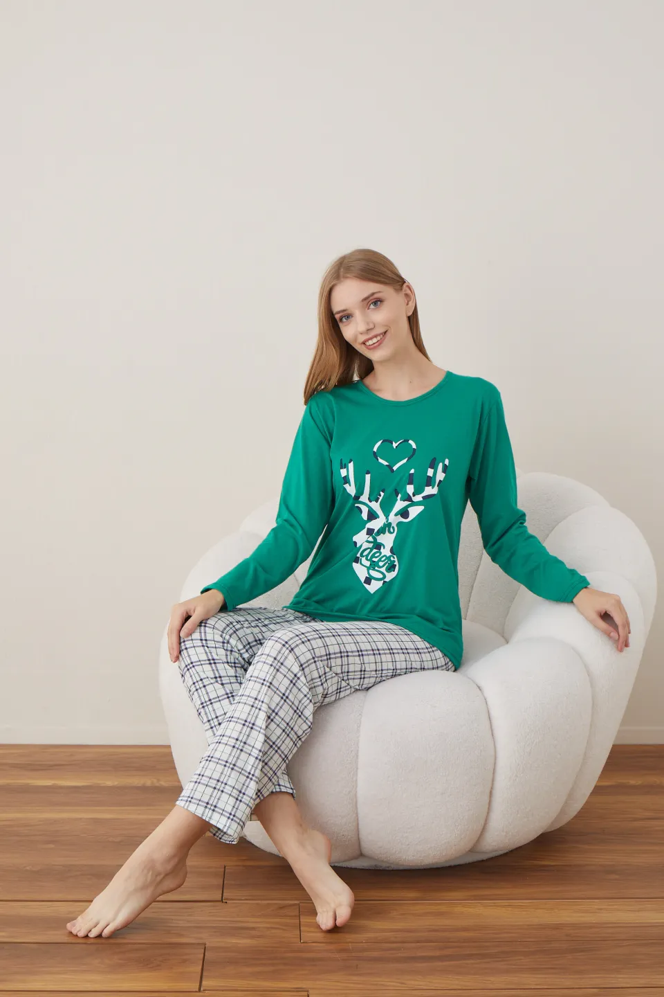 Pijama de Crăciun pentru damă, bluză verde și pantaloni albi în carouri, imprimeu „Oh Deer” - 5