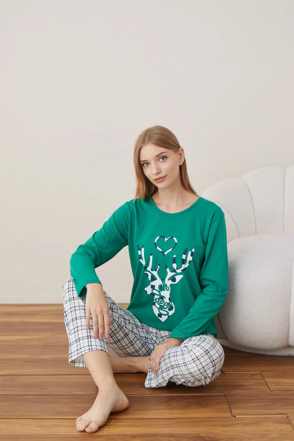 Pijama de Crăciun pentru damă, bluză verde și pantaloni albi în carouri, imprimeu „Oh Deer” - 7