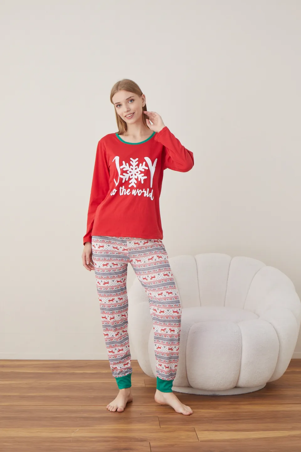 Pijama de Crăciun pentru damă, bluză roșie și pantaloni colorați, imprimeu „Joy to the World” - 3