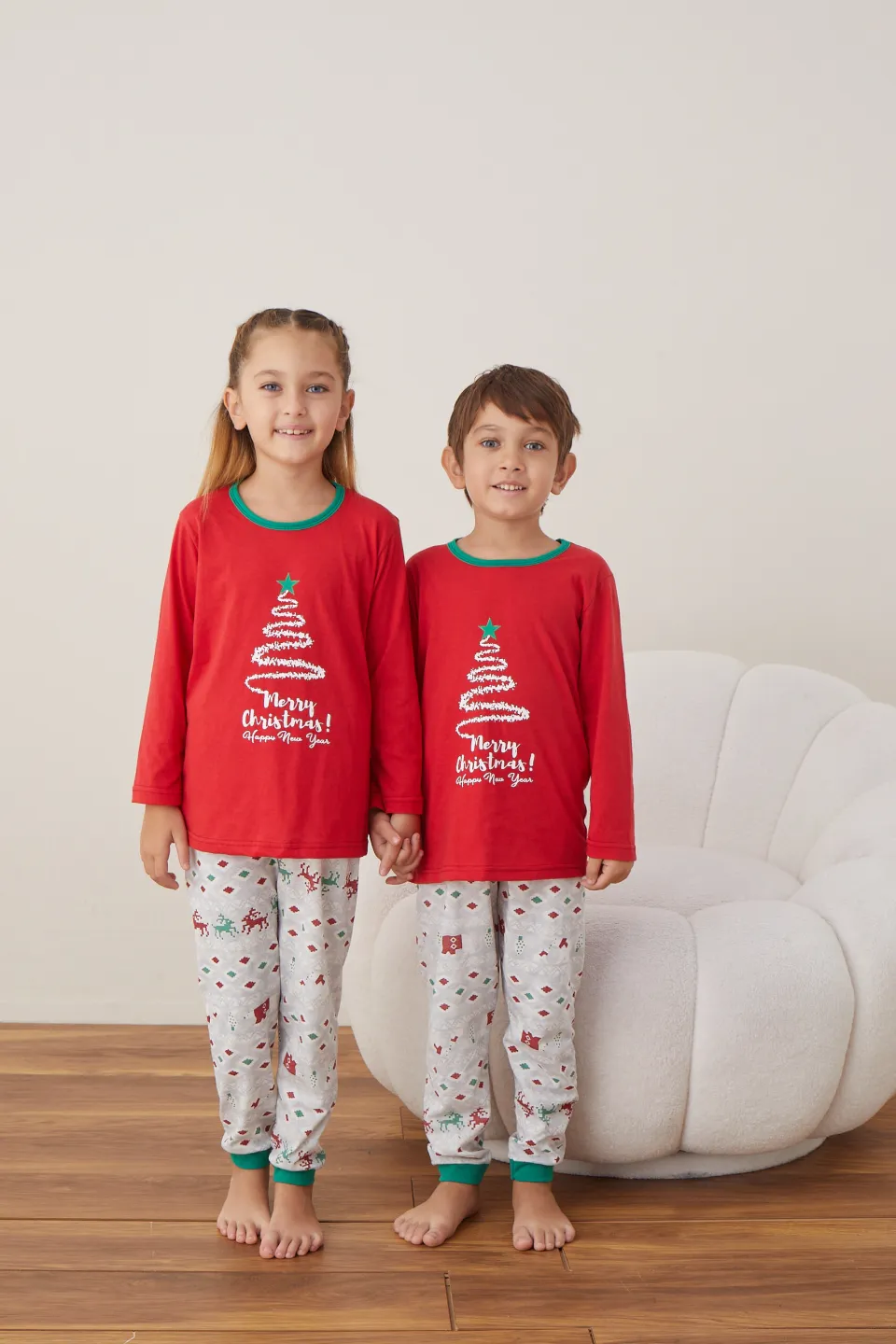 Pijama de Crăciun pentru copii, bluză roșie și pantaloni gri, imprimeu brad „Merry Christmas” - 2