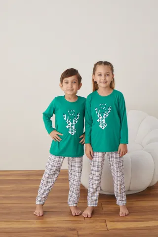 Pijama de Crăciun pentru copii, bluză verde și pantaloni albi în carouri, imprimeu „Oh Deer” hover