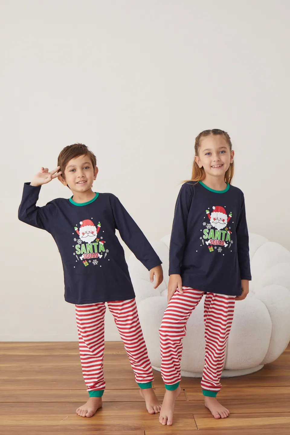 Pijama de Crăciun pentru copii, bluză bleumarin și pantaloni cu dungi alb-roșu, imprimeu „Santa Squad” - 3