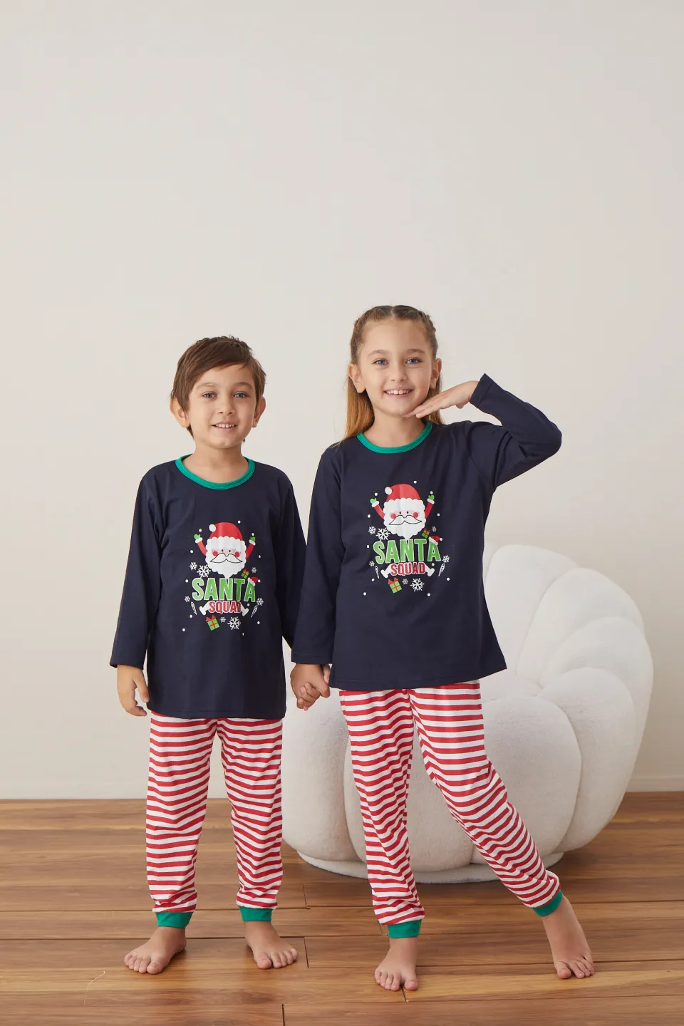 Pijama de Crăciun pentru copii, bluză bleumarin și pantaloni cu dungi alb-roșu, imprimeu „Santa Squad” - 1