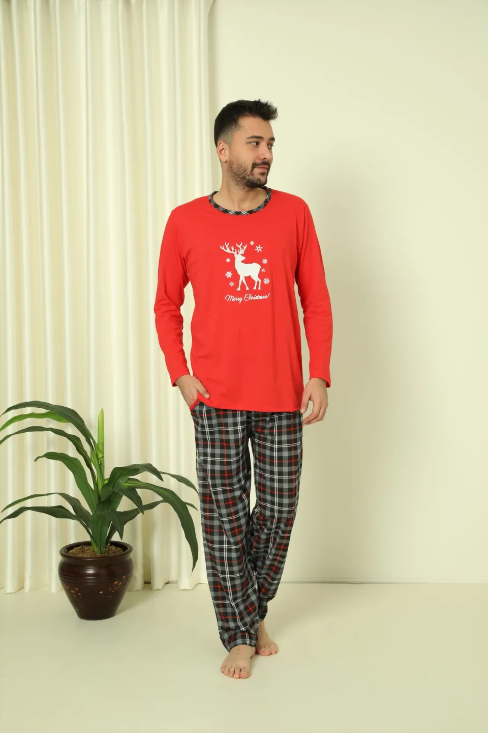 Pijama de Crăciun pentru bărbați, bluză roșie și pantaloni negri în carouri, imprimeu „Ren – Merry Christmas” - 2