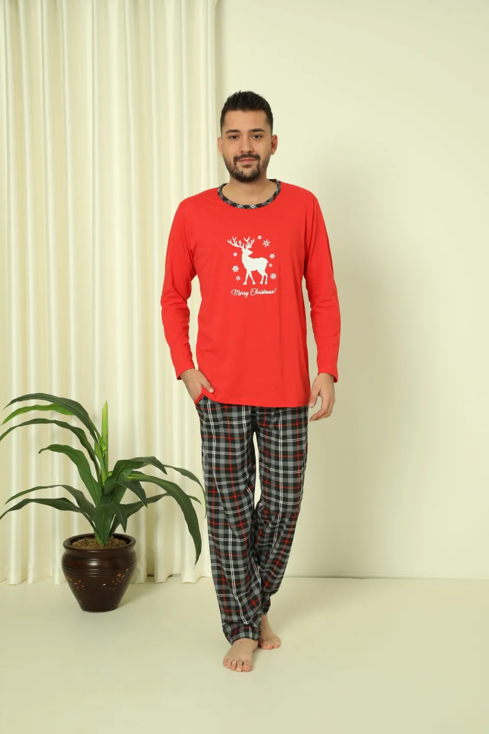 Pijama de Crăciun pentru bărbați, bluză roșie și pantaloni negri în carouri, imprimeu „Ren – Merry Christmas” - 4