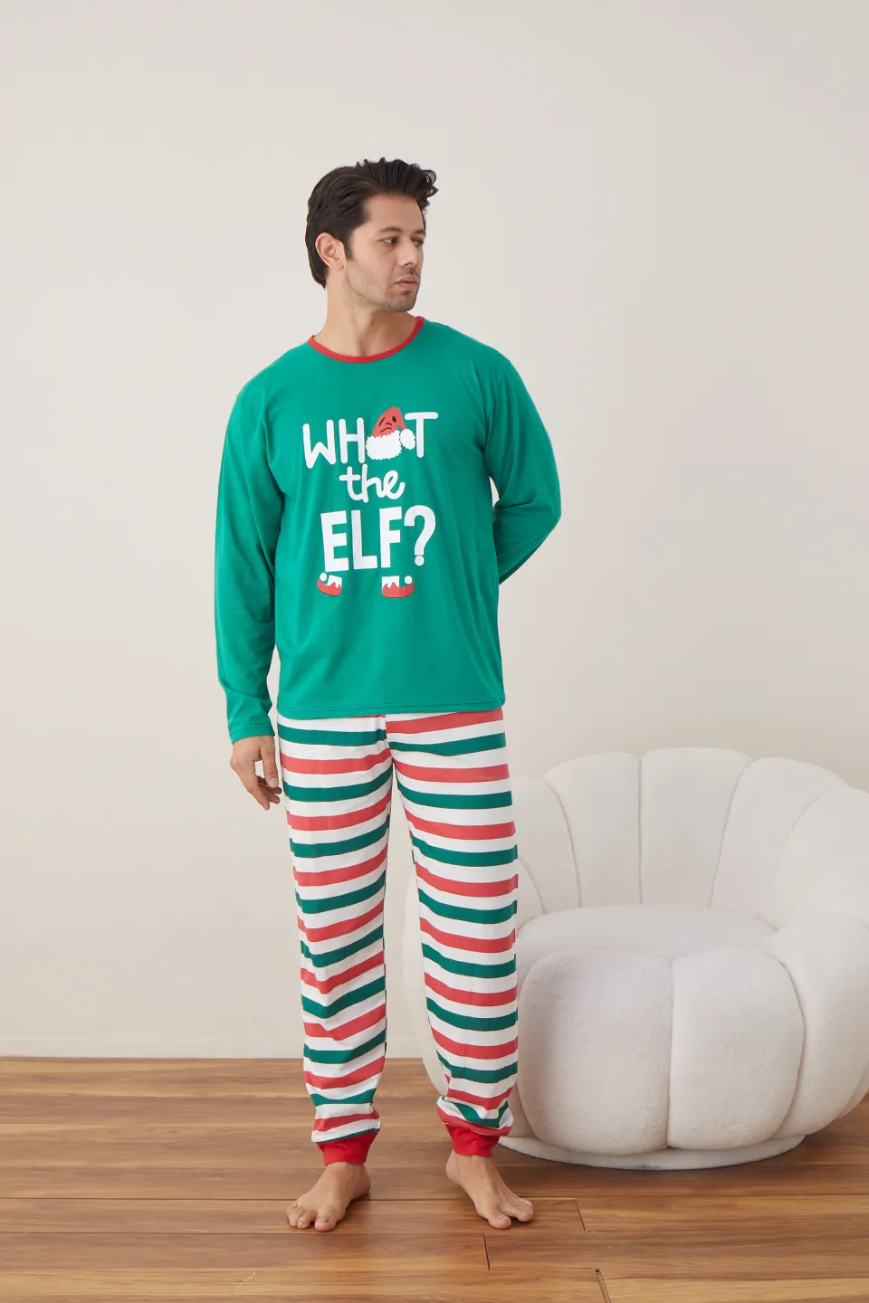 Pijama de Crăciun pentru bărbați, bluză verde și pantaloni în dungi verde, roșu și alb, imprimeu „What the Elf” - 3