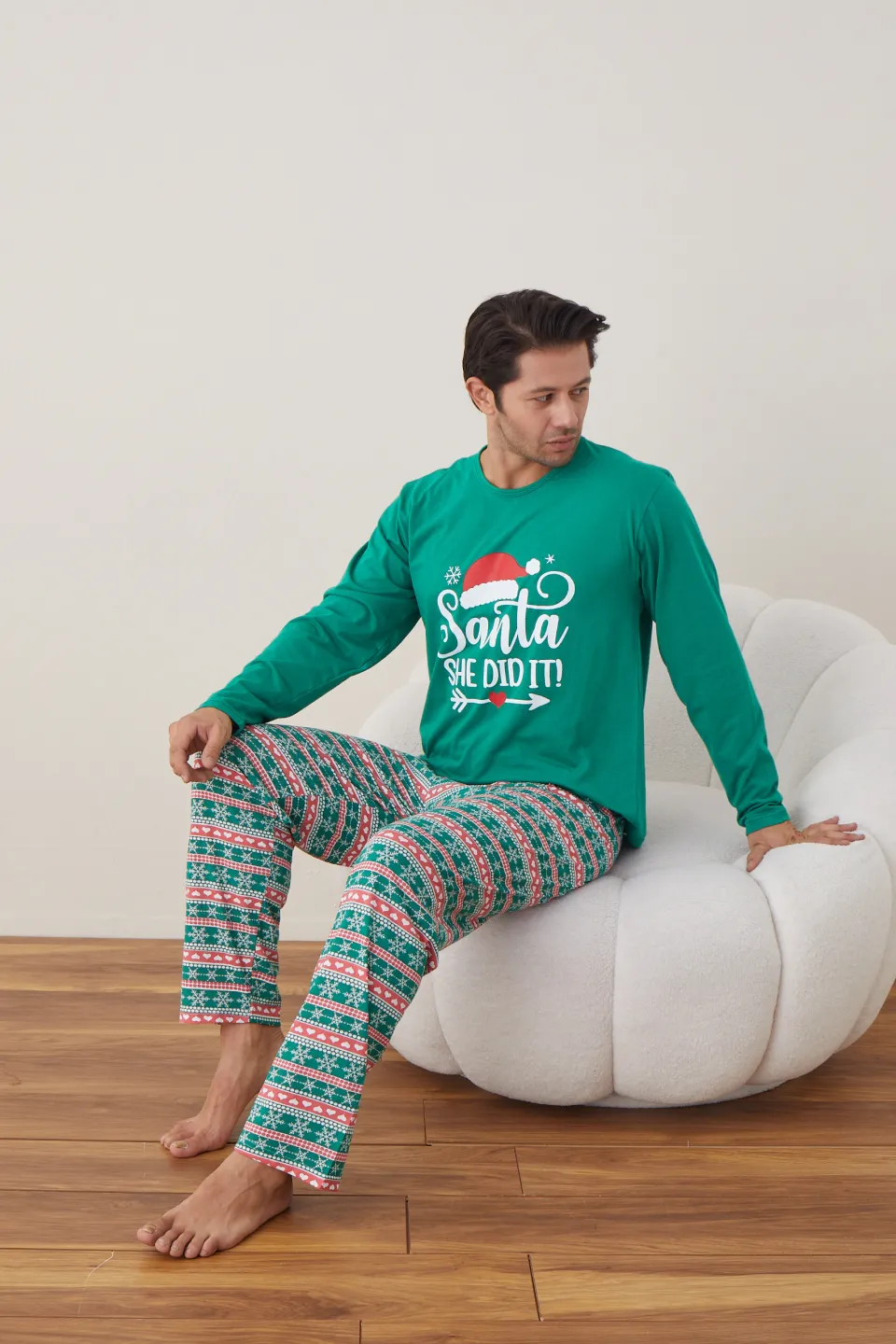 Pijama de Crăciun pentru bărbați, bluză verde și pantaloni verzi cu roșu, imprimeu „Santa She Did It” - 5