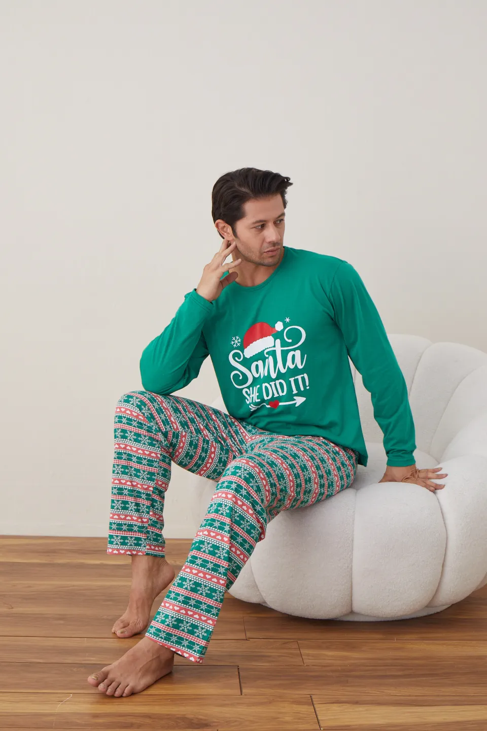 Pijama de Crăciun pentru bărbați, bluză verde și pantaloni verzi cu roșu, imprimeu „Santa She Did It” - 7
