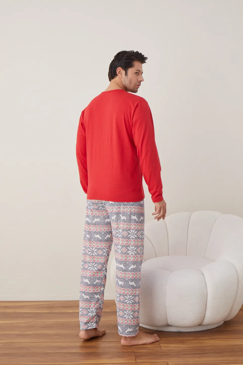 Pijama de Crăciun pentru bărbați, bluză roșie și pantaloni colorați, imprimeu ren - 3