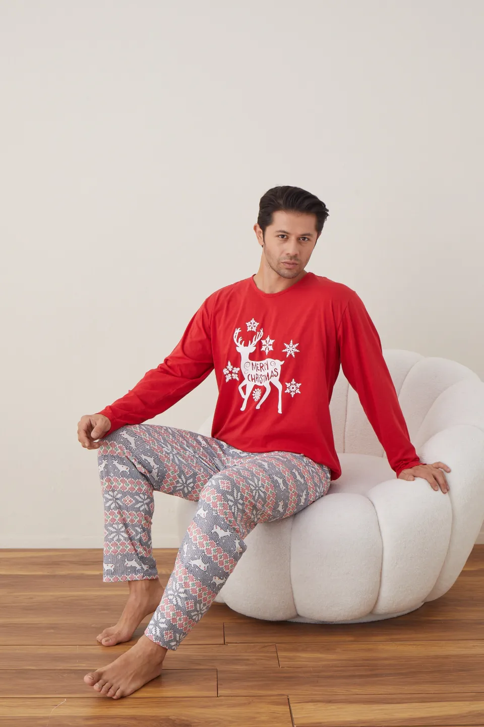 Pijama de Crăciun pentru bărbați, bluză roșie și pantaloni colorați, imprimeu ren - 4