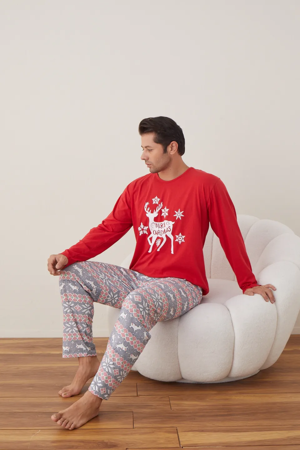 Pijama de Crăciun pentru bărbați, bluză roșie și pantaloni colorați, imprimeu ren - 5