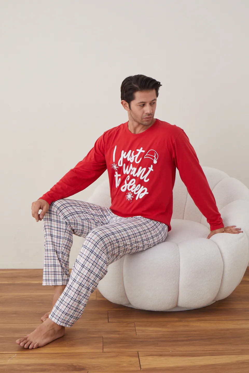 Pijama de Crăciun pentru bărbați, bluză roșie și pantaloni albi cu carouri, imprimeu „I Just Want Sleep” - 3